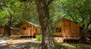 Bungalows del camping Etxarri en Navarra