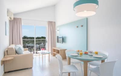 Pierre & Vacances Resort Menorca Cala Blanes apartamentos pet friendly en Menorca