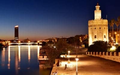 Torre del Oro por la noche