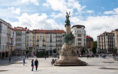 Vitoria - Plaza de la Virgen Blanca