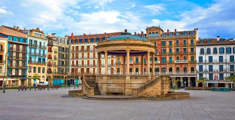 Apartamentos y hoteles que admiten mascotas en Pamplona