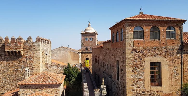 Hoteles que admiten mascotas en Cáceres